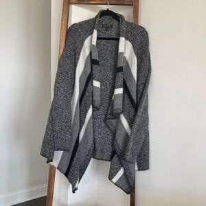Banana Republic Gray and Black Women's Sweater